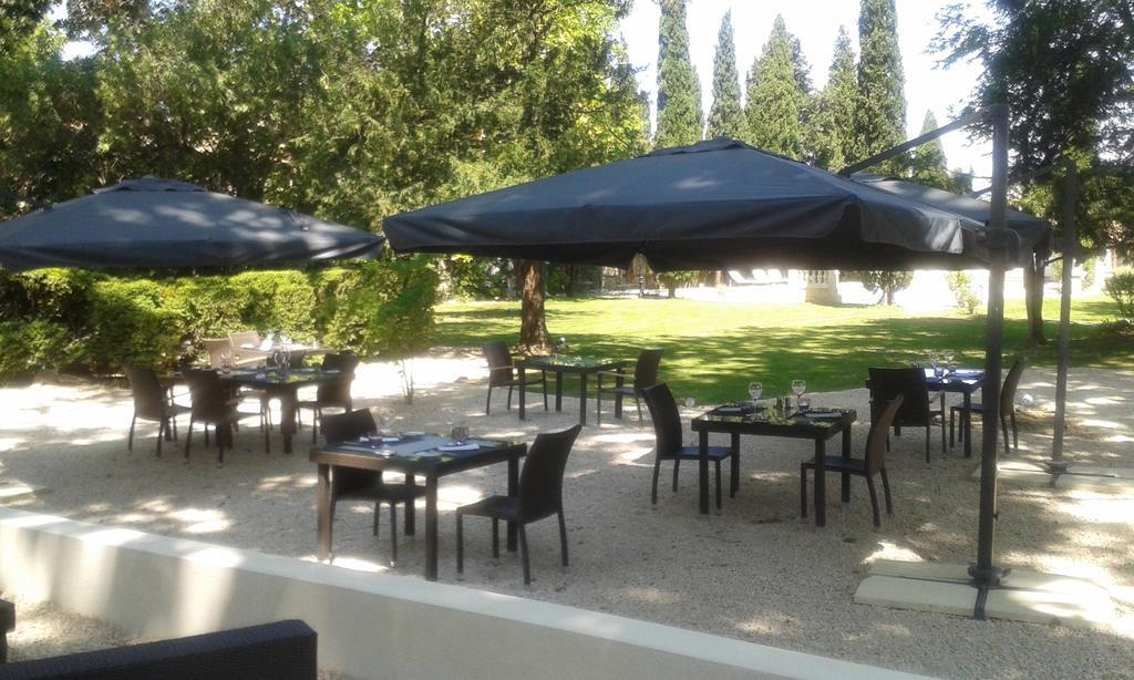 Hostellerie Les Frenes 아비뇽 외부 사진