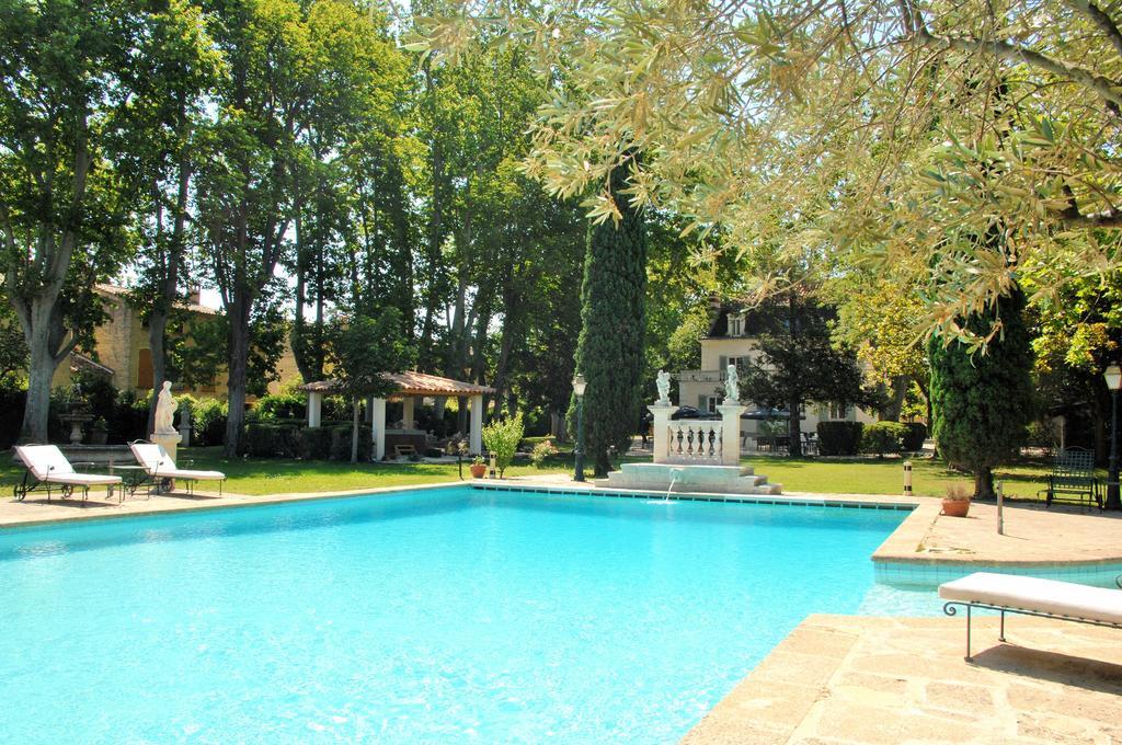 Hostellerie Les Frenes 아비뇽 외부 사진
