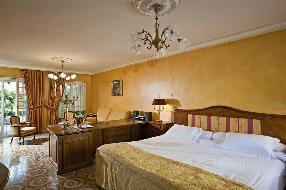 Hostellerie Les Frenes 아비뇽 객실 사진